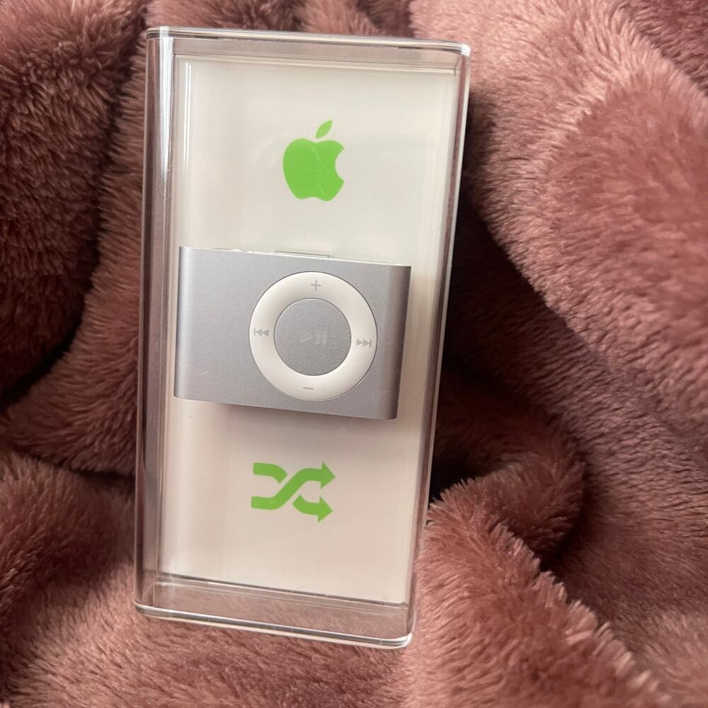 Apple iPod Shuffle 2nd Gen MA564LL/A A1204 1GB MP3 Player Silver New Sealed
